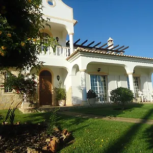 Bed and breakfast Vivenda L'olivier, Quarteira